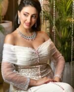 ⁦Luxury Touch Bridal Dress⁩ - الصورة ⁦3⁩