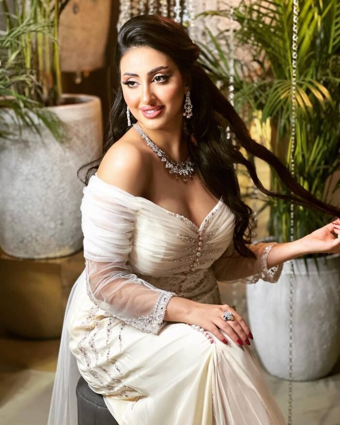 ⁦Luxury Touch Bridal Dress⁩ - الصورة ⁦1⁩